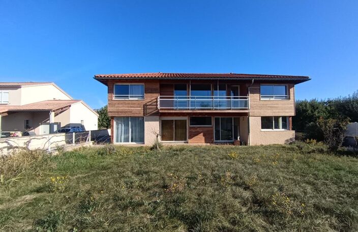 Rare à la vente — Spacieuse maison familiale de 220 m² sur terrain plat de 1 149 m² — photo 2