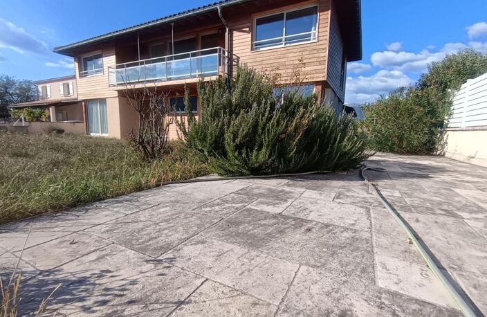 Rare à la vente — Spacieuse maison familiale de 220 m² sur terrain plat de 1 149 m² — photo 3