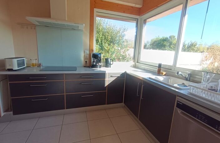 Rare à la vente — Spacieuse maison familiale de 220 m² sur terrain plat de 1 149 m² — photo 4