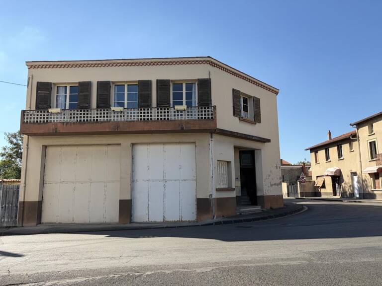 ENTRAIGUES( 63) ANCIEN DEPOT AVEC HABITATION — photo 1