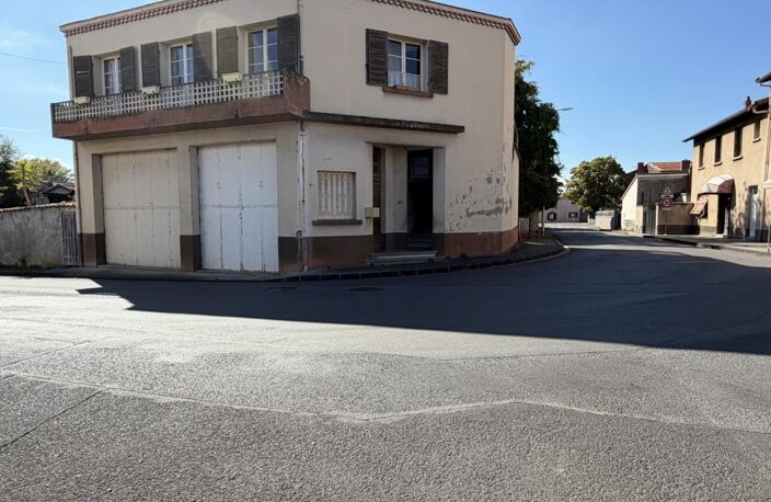 ENTRAIGUES( 63) ANCIEN DEPOT AVEC HABITATION — photo 2