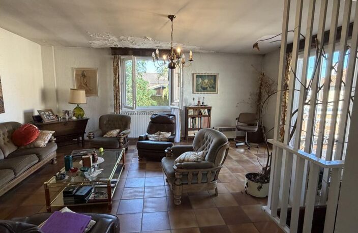 ENTRAIGUES( 63) ANCIEN DEPOT AVEC HABITATION — photo 5