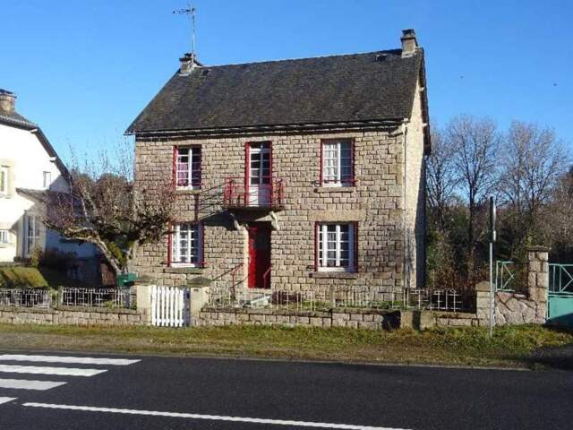 A BUGEAT EN HAUTE CORREZE GRANDE MAISON PIERRE DE 120 M² 5 CHAMBRES — photo du bien