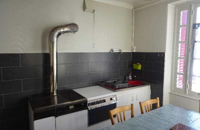 A BUGEAT EN HAUTE CORREZE GRANDE MAISON PIERRE DE 120 M² 5 CHAMBRES — photo 2