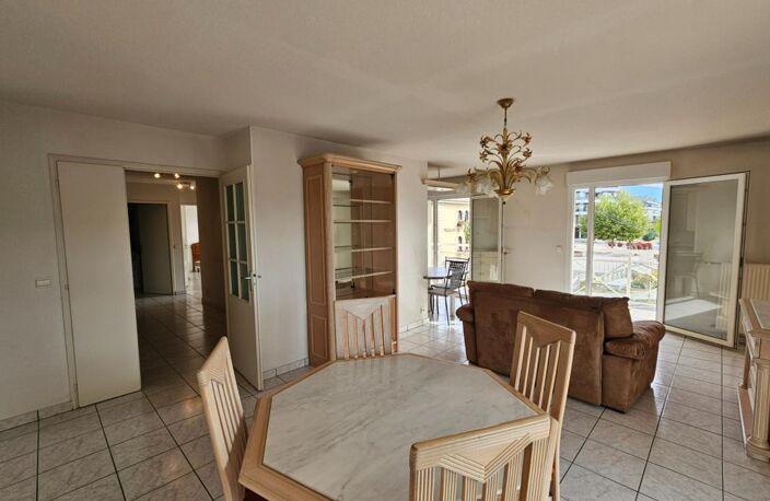 Vétraz Monthoux - Proximité Genève - T3 au dernier étage - 75 m² - Terrasse - Balcon - Garage fermé – Cave — photo 2