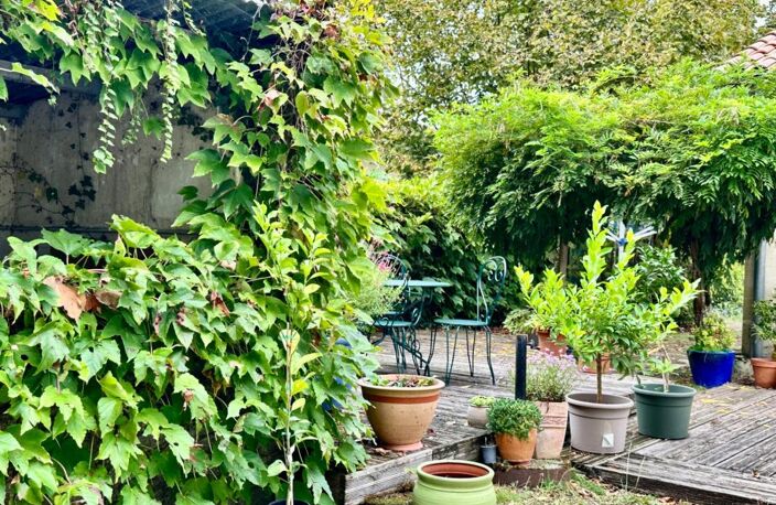 BLANQUEFORT – MAISON EN PIERRE 195 M² – 4 CHAMBRES, JARDIN SANS VIS-À-VIS ET DÉPENDANCE — photo 3
