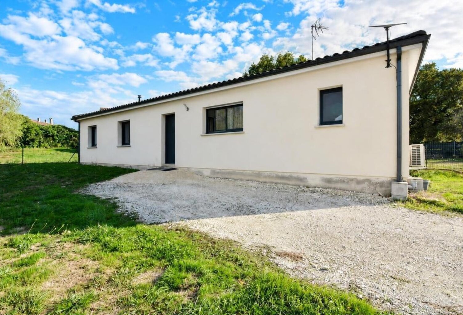 Ménesplet – Maison de plain-pied de 2022, 116 m², sur 2 486 m² de terrain, DPE A — photo 1