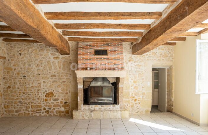 Grande maison de ville avec cour à Thouars (79) — photo 4