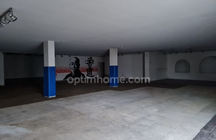 Local commercial de 500 m2 avec parking à louer à Orgeval au bord de la RN 13 — photo 3