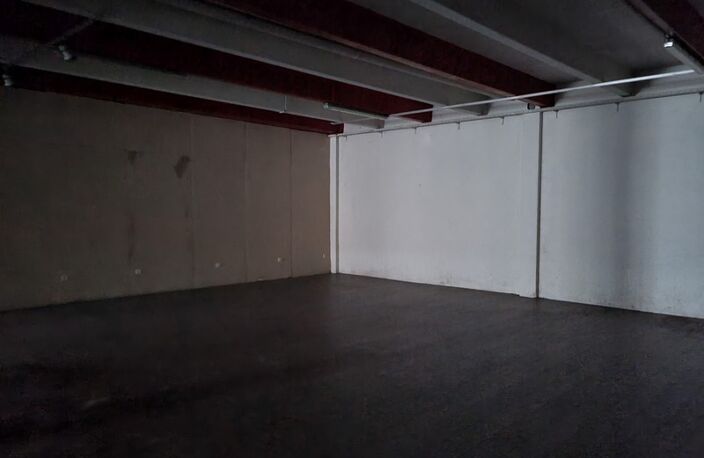 Local commercial de 500 m2 avec parking à louer à Orgeval au bord de la RN 13 — photo 4