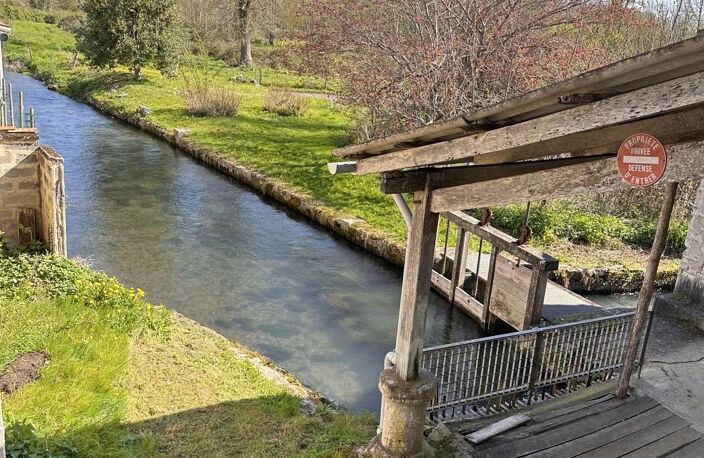 Ancien moulin à eau , maisons et dépendances — photo 3