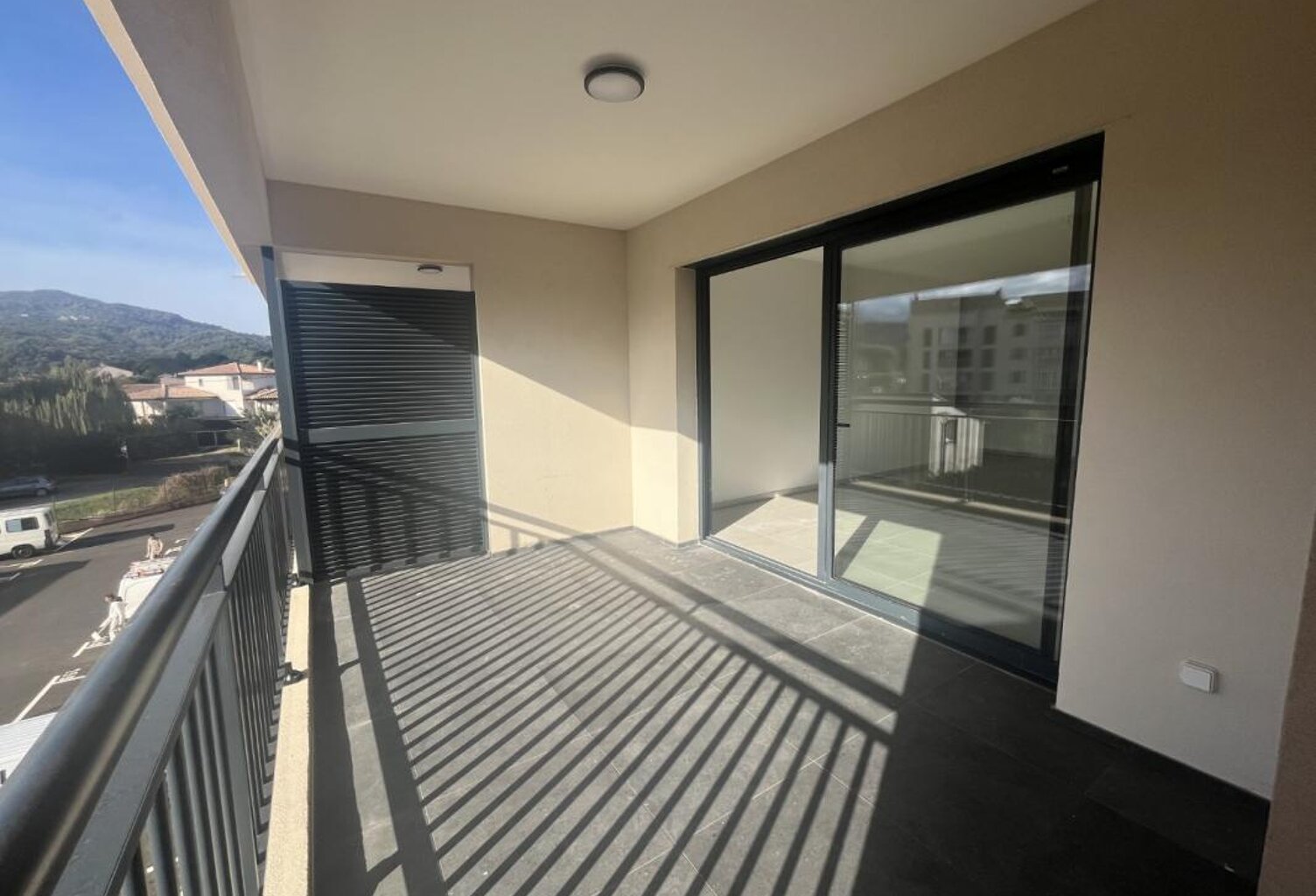Appartement neuf 3 pièces avec grande terrasse — photo 1
