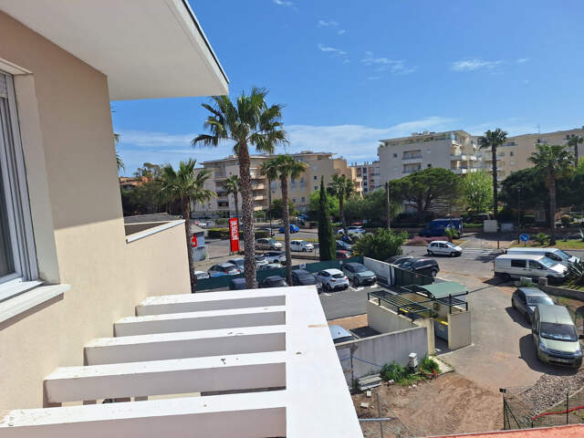 F2 Centre Ville de FREJUS — photo du bien