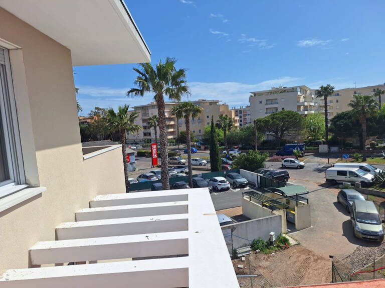 F2 Centre Ville de FREJUS — photo 1