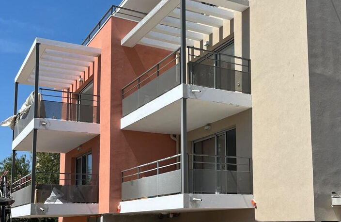 F2 Centre Ville de FREJUS — photo 3
