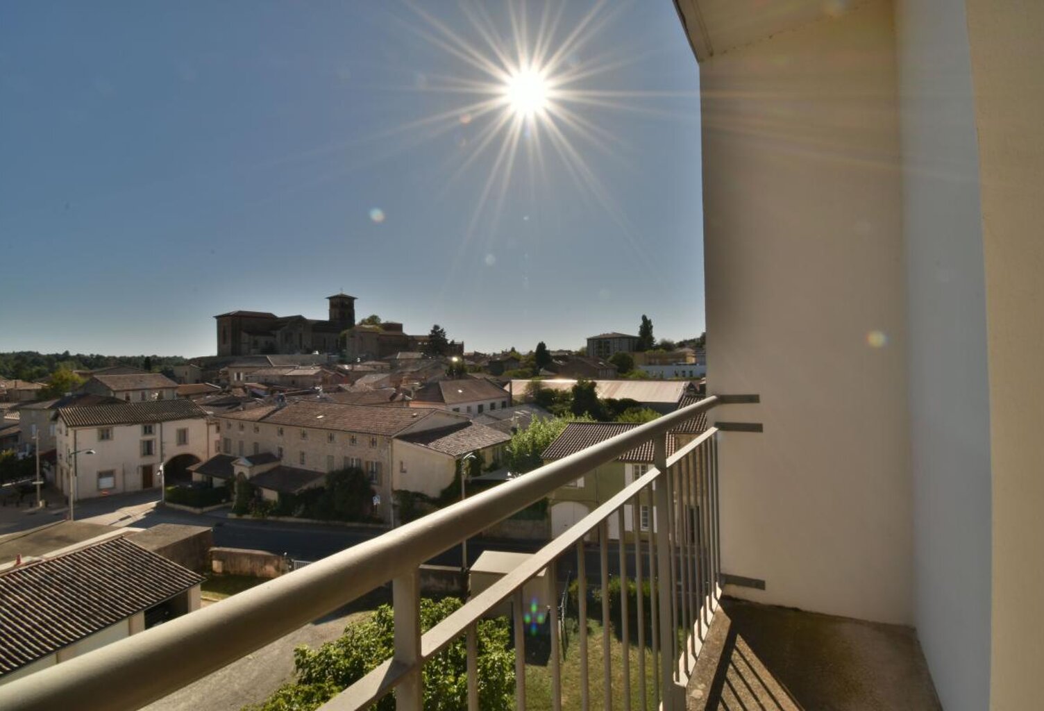 Appartement T3 avec balcon et cave — photo 1