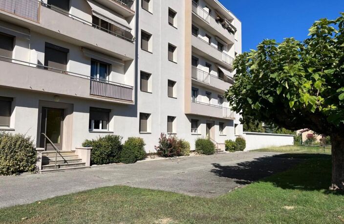 Appartement T3 avec balcon et cave — photo 2