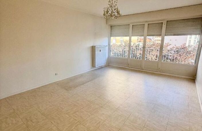 Grand T3 de 84 m² – 4e étage avec ascenseur – Balcon et vue dégagée — photo 2