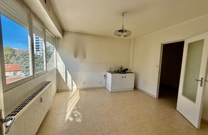 Grand T3 de 84 m² – 4e étage avec ascenseur – Balcon et vue dégagée — photo 3