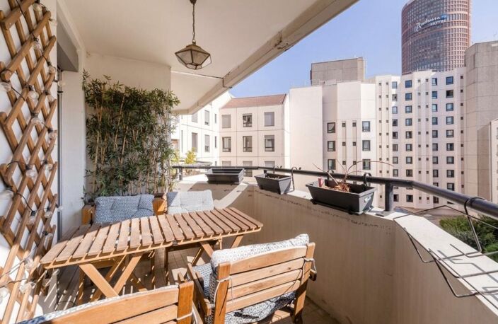 EXCLUSIVITÉ – Appartement T4 traversant en étage élevé avec balcons – Rue Moncey (Lyon 3ᵉ / limite 6ᵉ) — photo 3