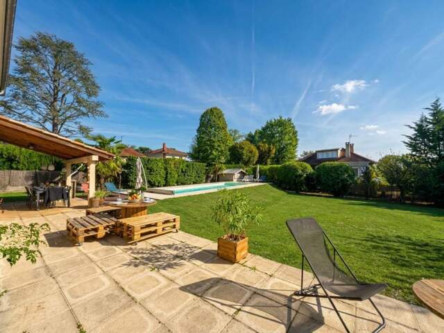 Maison 5 chambres, piscine et grand jardin – Champagne-au-Mont-d’Or — photo du bien
