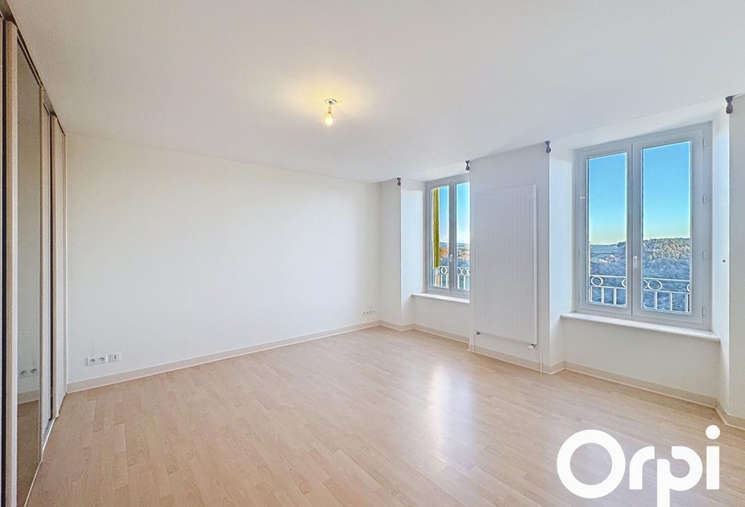 À LOUER – APPARTEMENT T3 EN CENTRE-VILLE DE SAINT-FLOUR — photo 1