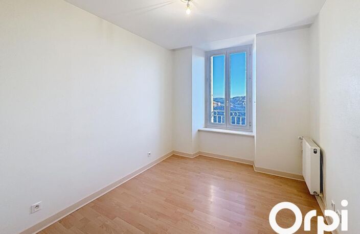 À LOUER – APPARTEMENT T3 EN CENTRE-VILLE DE SAINT-FLOUR — photo 3