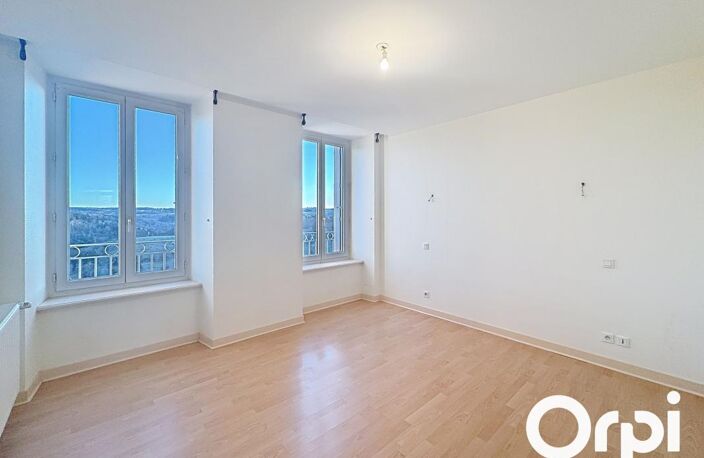 À LOUER – APPARTEMENT T3 EN CENTRE-VILLE DE SAINT-FLOUR — photo 5