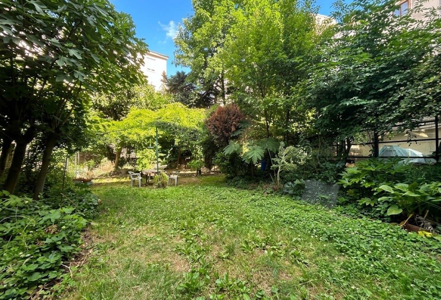 Duplex d'exception esprit loft avec jardin arboré privatif de 400 m² environ, atelier, cave et dépendances - La Croix-Rousse — photo 1