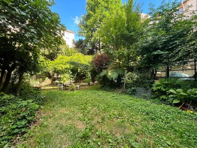 Duplex d'exception esprit loft avec jardin arboré privatif de 400 m² environ, atelier, cave et dépendances - La Croix-Rousse — photo du bien