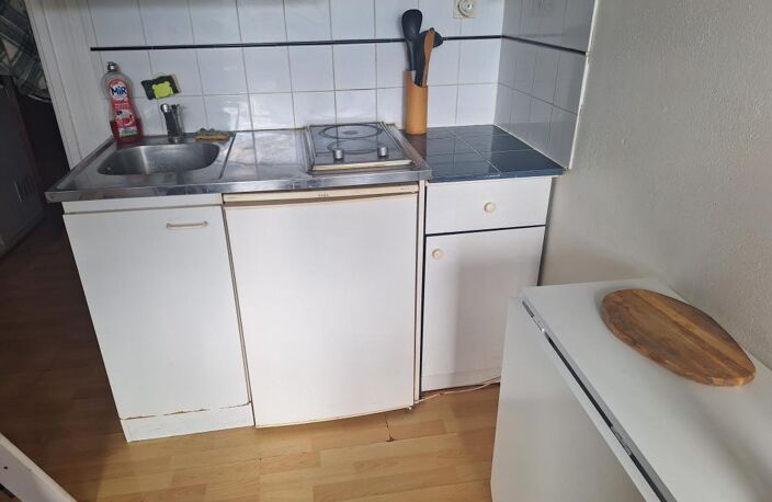 Studio loué vide arrêt de Tram Roustaing — photo 2