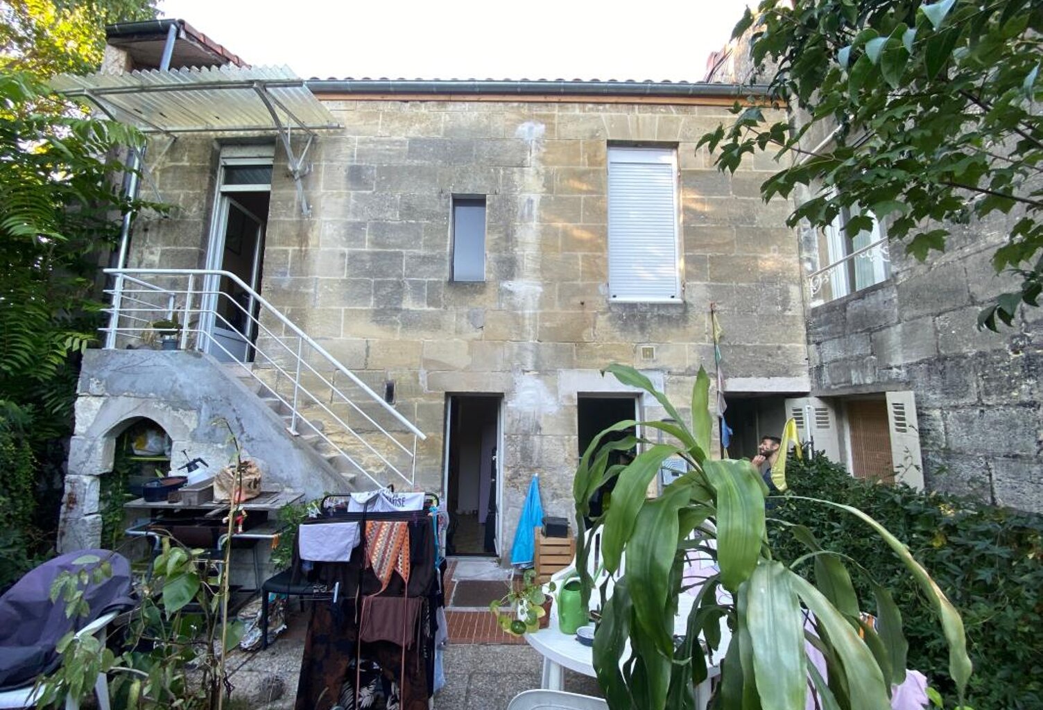 NANSOUTY – ÉCHOPPE BORDELAISE AVEC JARDIN SUD – CHARME & VIE DE QUARTIER — photo 1