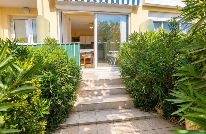 A VENDRE – PALAVAS-LES-FLOTS 🌊 Studio meublé de 27 m² avec extérieur arboré de 10 m² – En supplément Double garage de 33 m² à 53 000 € – À deux pas de la mer — photo 4