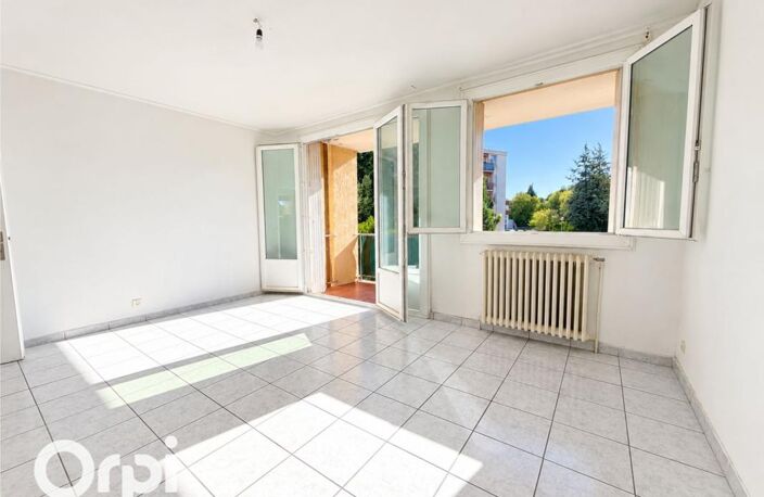 T3 traversant de 68 m² avec 2 terrasses, climatisation, parking et cave de 10 m² — photo 2