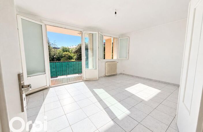 T3 traversant de 68 m² avec 2 terrasses, climatisation, parking et cave de 10 m² — photo 3