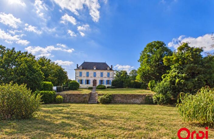 Manoir du XIXᵉ siècle à Saint-Porchaire — jardin arboré, piscine et maison d’amis — photo 2