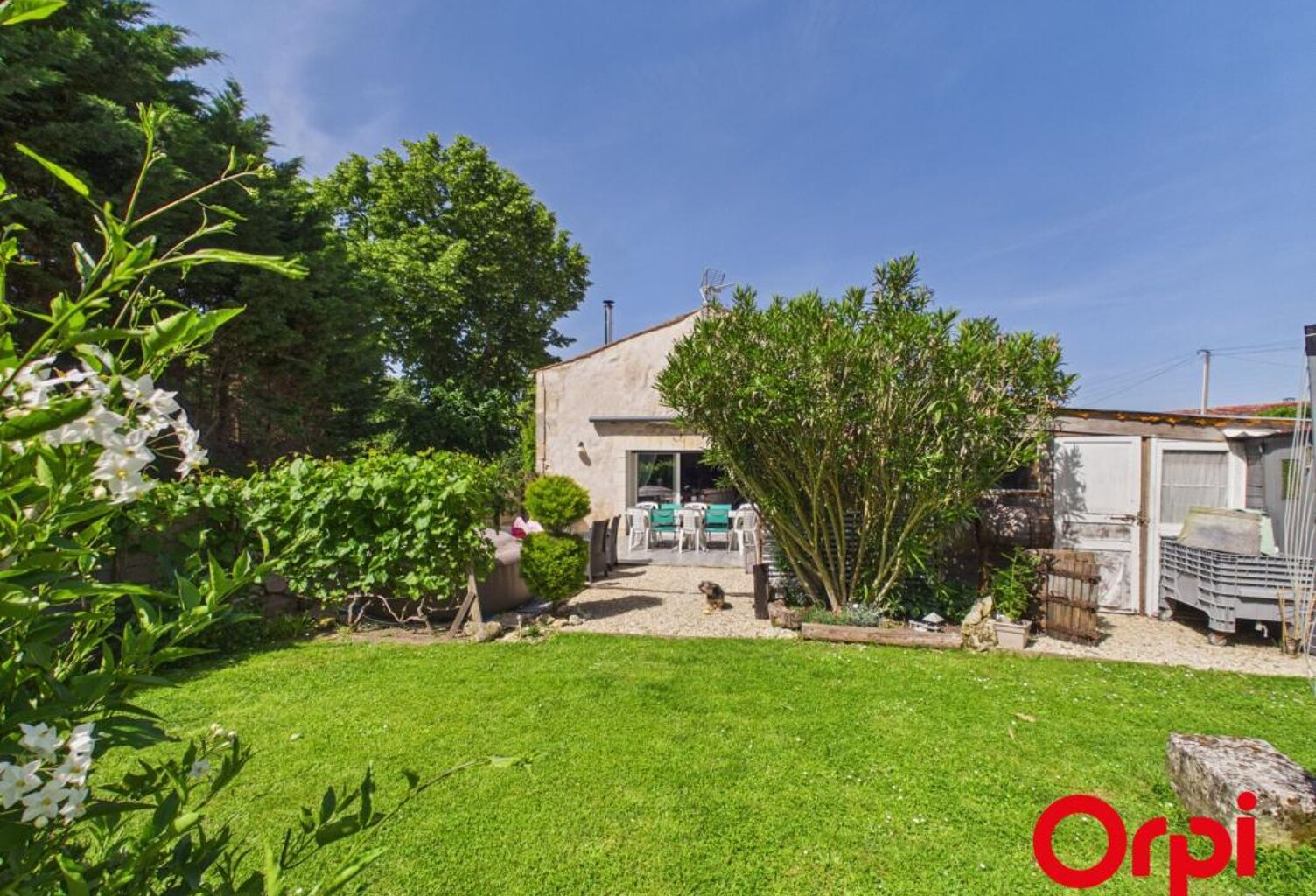 **Maison charentaise à vendre à Bussac-sur-Charente : 144 m² pour écrire votre prochain chapitre** — photo 1