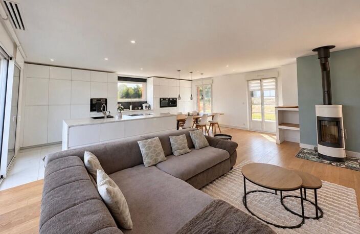 EXCLUSIVITÉ ORPI – MAISON 200 M² AVEC PISCINE ET TERRAIN DE 3 000 M² – DRÉMIL-LAFAGE — photo 2