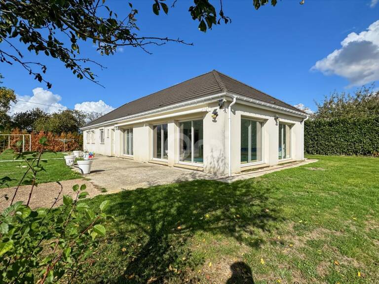 MAISON DE PLAIN-PIED AVEC PISCINE INTÉRIEURE CHAUFFÉE À BARQUET — photo 1