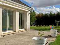 MAISON DE PLAIN-PIED AVEC PISCINE INTÉRIEURE CHAUFFÉE À BARQUET — photo 2