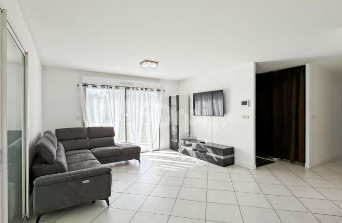 MAISON DE PLAIN-PIED AVEC PISCINE INTÉRIEURE CHAUFFÉE À BARQUET — photo 4