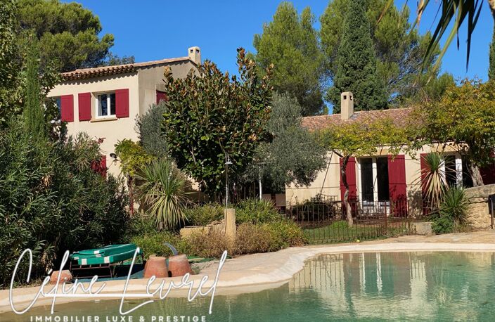 Maison à vendre 5 chambres ROGNES (13) 170 m², piscine, nombreuses dépendances et jardin arboré de 4 500 m² — photo 2