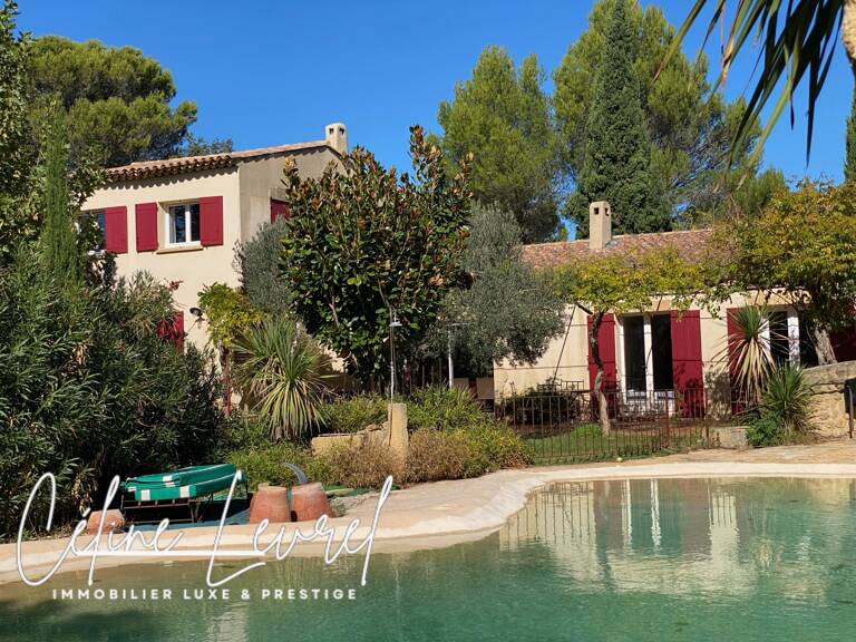 Maison à vendre 5 chambres ROGNES (13) 170 m², piscine, nombreuses dépendances et jardin arboré de 4 500 m² : idéale pour une famille, un artisan ou une activité de soins — photo 1