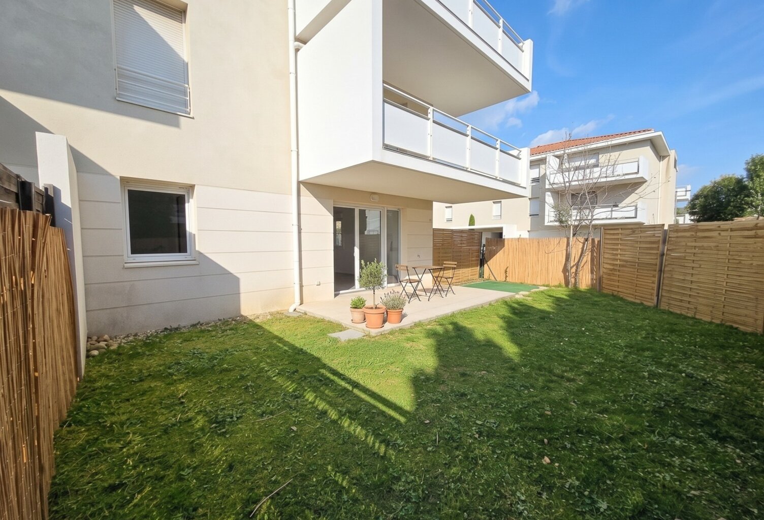 SALON-DE-PROVENCE – T2 AVEC JARDIN, TERRASSE & GARAGE – EXCLUSIVITÉ — photo 1