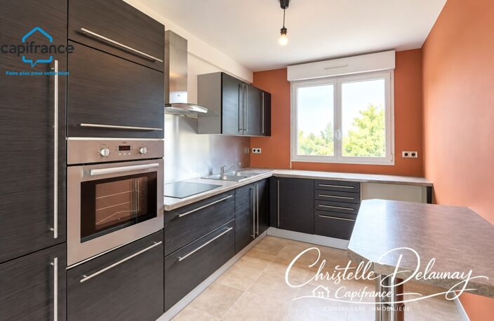 À VENDRE – BEL APPARTEMENT DE 65 M² AVEC BALCON, PARKING ET CAVE À LAVAL — photo 4
