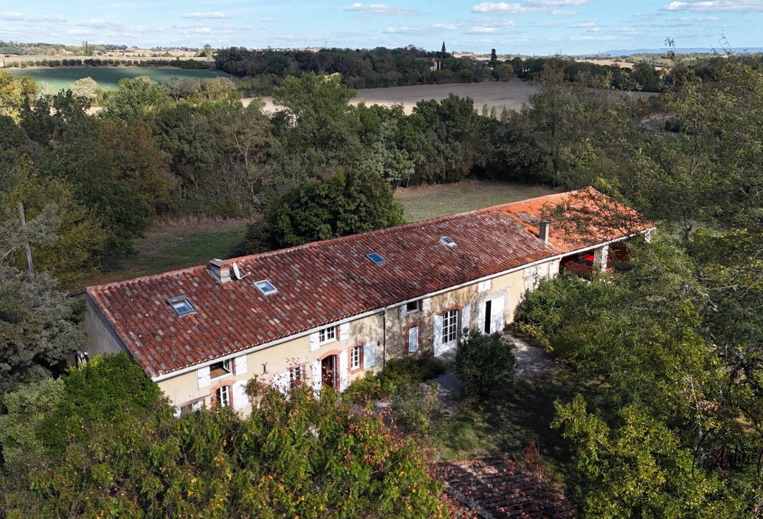 Authentique longère lauragaise de 250 m² avec piscine, dépendances et 2,5 hectares de terrain — photo 1