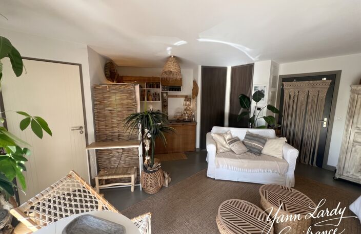 AGDE – SECTEUR CAPISCOL : STUDIO AVEC TERRASSE ET PARKING SÉCURISÉ DANS RÉSIDENCE RÉCENTE — photo 2