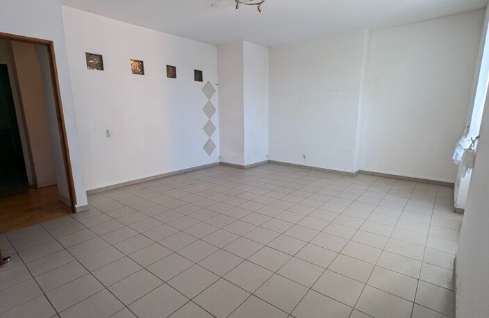 CHAUMES-EN-BRIE – CENTRE-BOURG – UN APPARTEMENT  58 m² LUMINEUX À RÉINVENTER ! — photo 2