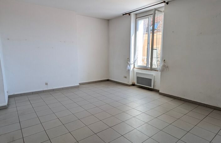 CHAUMES-EN-BRIE – CENTRE-BOURG – UN APPARTEMENT  58 m² LUMINEUX À RÉINVENTER ! — photo 5