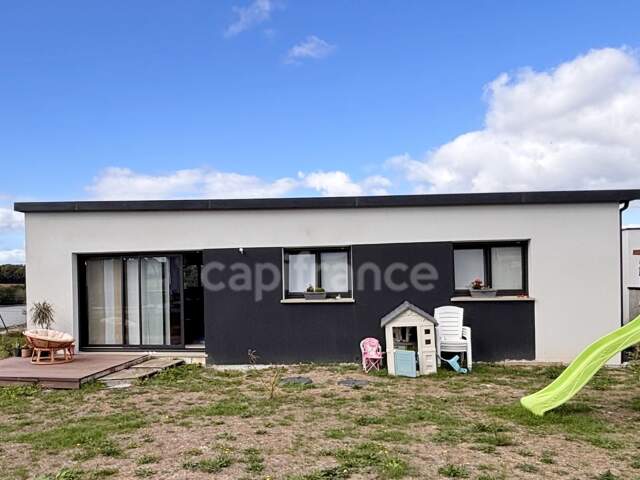 Coup de coeur à Landrévarzec (29): Maison récente de 80,87m², de plain-pied, 3 chambres, DPE A, garage et terrain de 701m² — photo du bien